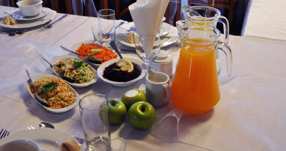 Nakrycie stołu w restauracji